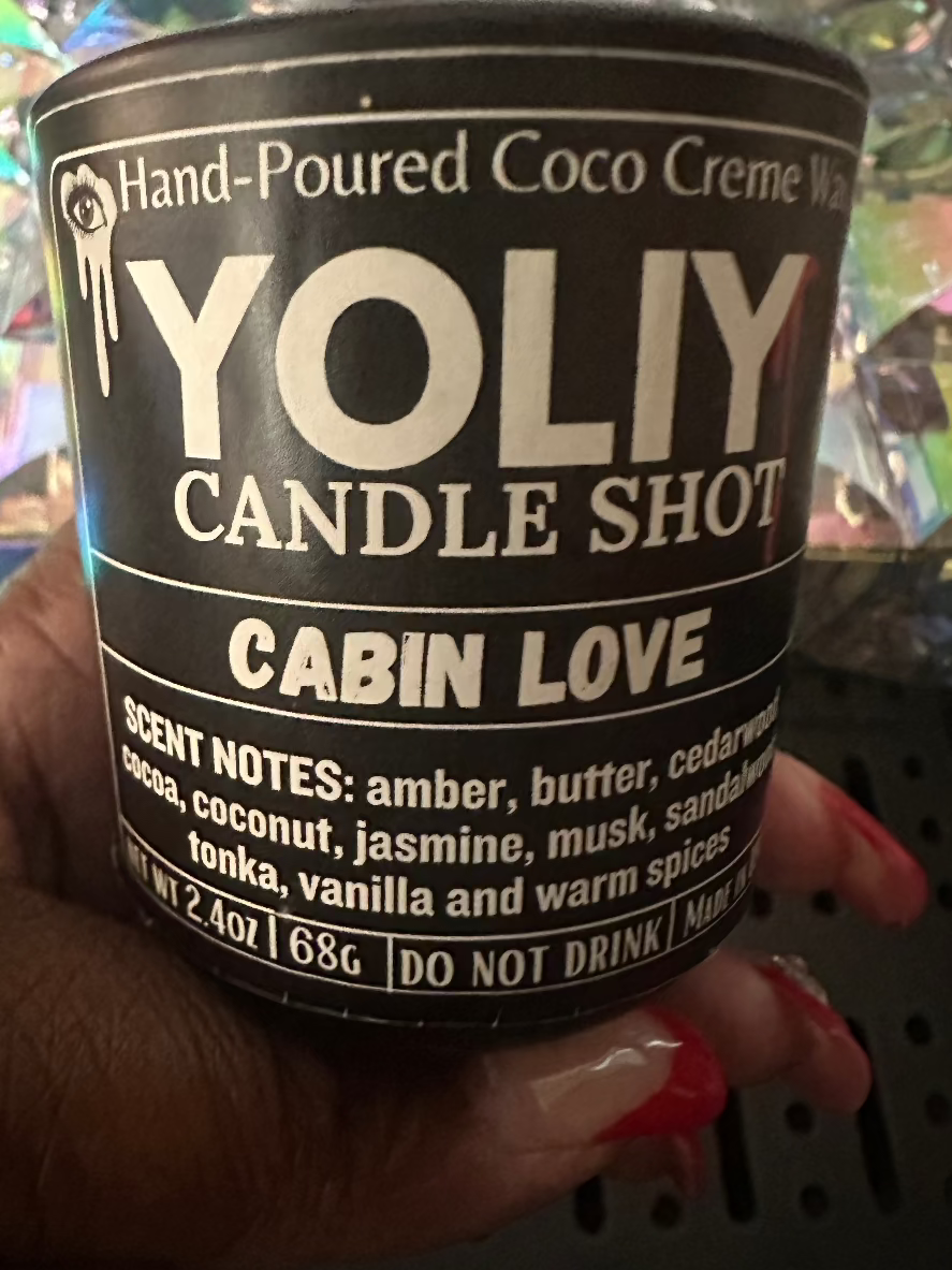 YOLIY Cabin Love Candle Shot is in a 2.5oz black matte vessel. Enjoy a rich and sensual fragrance from the T4 Romance Collection.